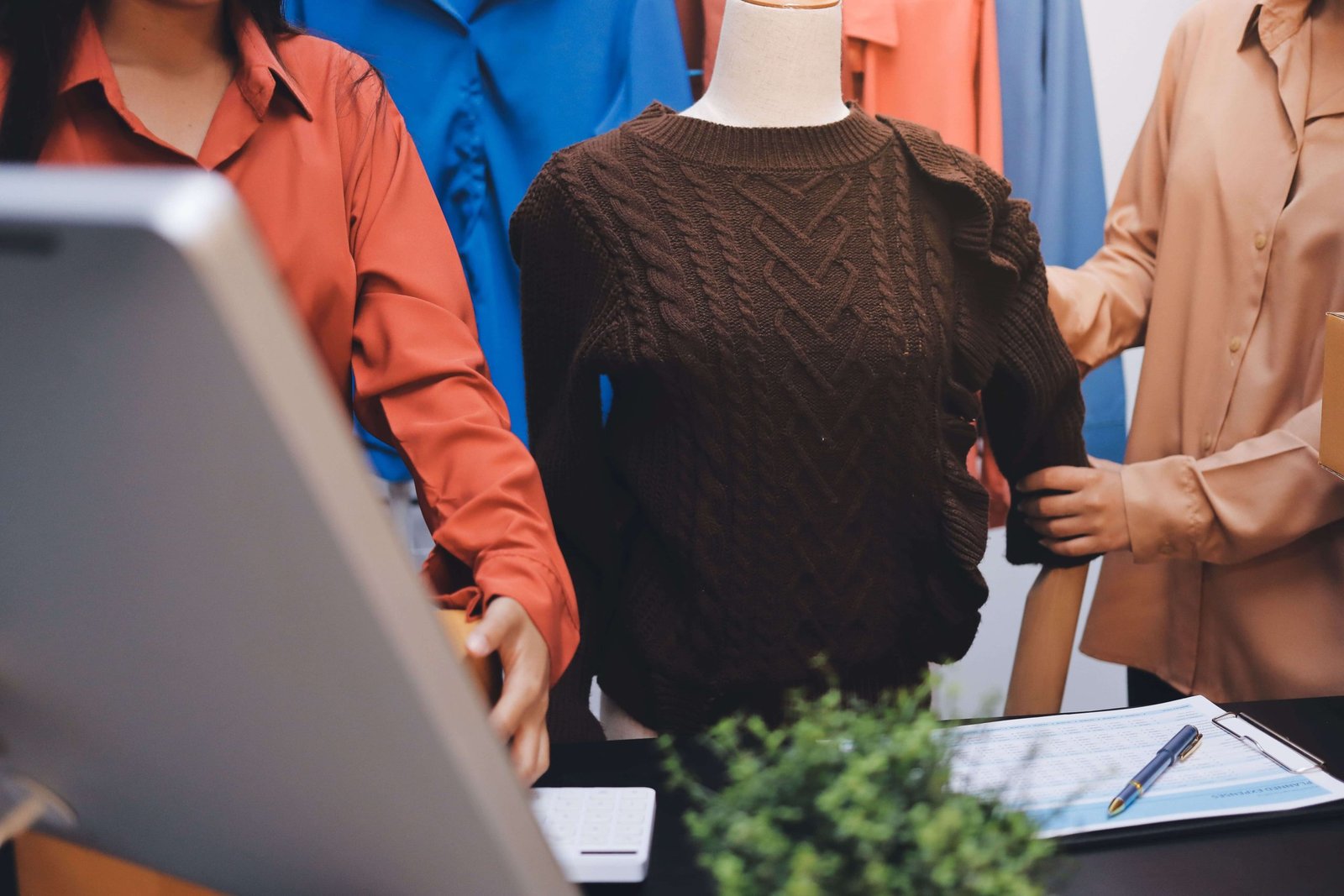 vecteezy-three-women-are-looking-at-a-mannequin-in-a-clothing-store-71098616